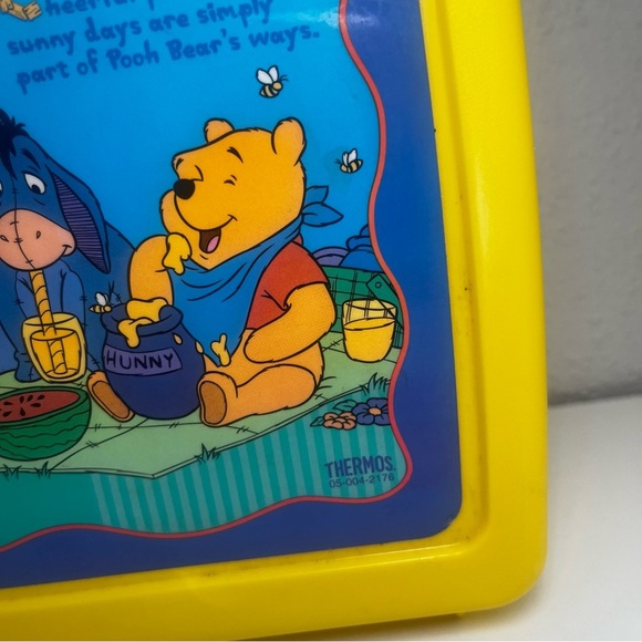 Disney Winnie the Pooh Yellow Plastic Lunchbox - Picture 4 of 12